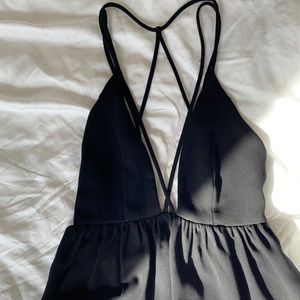 BLACK STRAPPY TANK